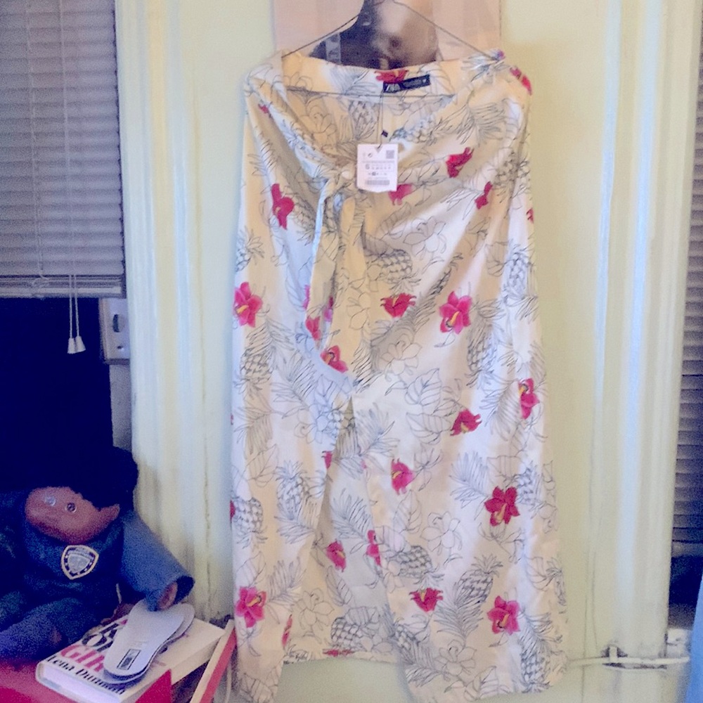 Zara skirt cream with flowers brand new size medium